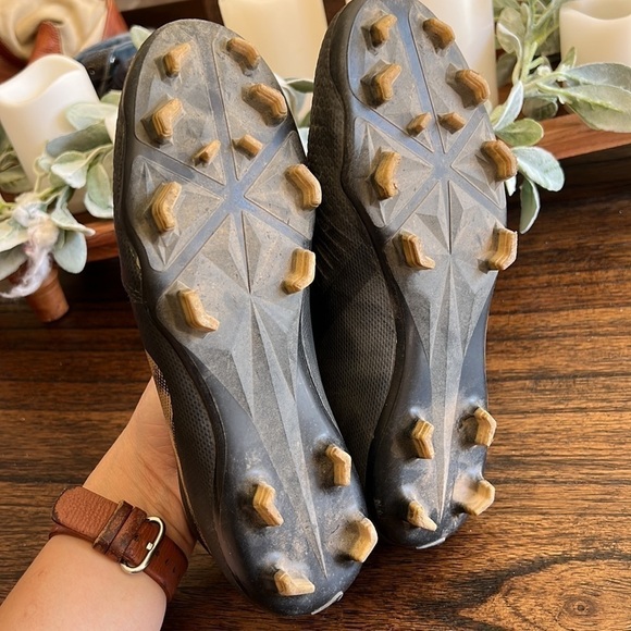 Nike Kids Soccer Cleats Black and Gold - Picture 5 of 6